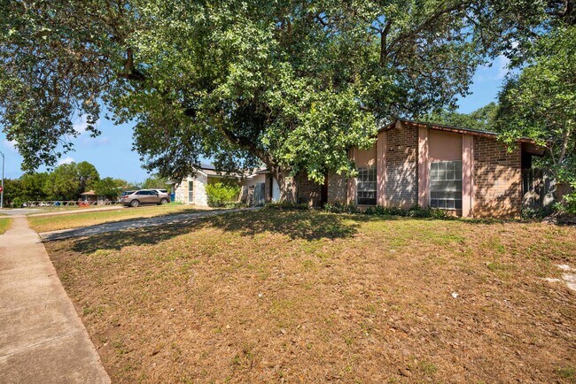 Foto del edificio - Introducing a delightful 3-bedroom, 2-bath...