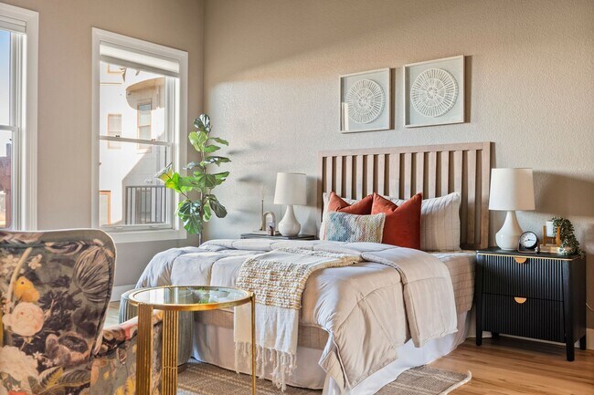 Foto del edificio - Gorgeous loft style condo in Downtown FC!