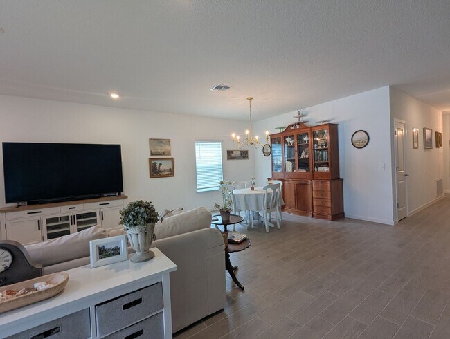 Foto del edificio - Beautiful newer-construction 4-bedroom, 3-bath home located in Trailhead Landing