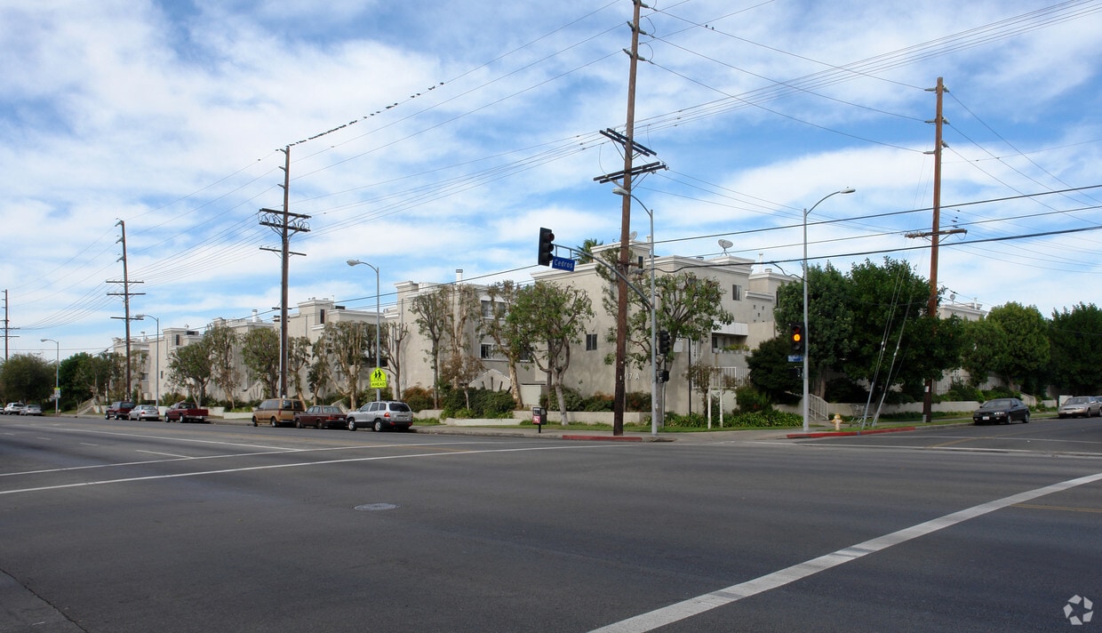 Primary Photo - Nordhoff Townhomes