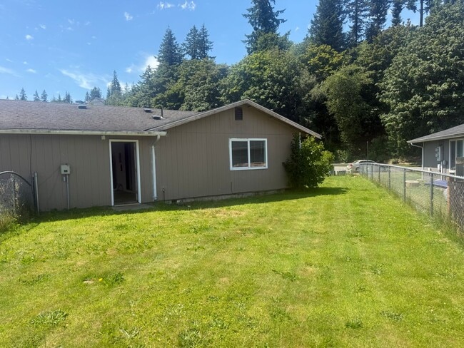 Building Photo - 11217 N Skagit St