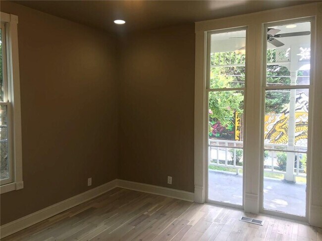Foto del edificio - 653 Wylie St SE