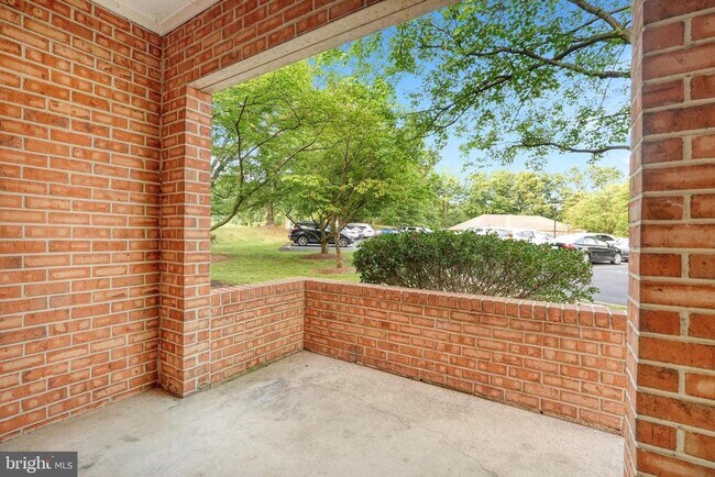 Building Photo - 5932 Cove Landing Rd