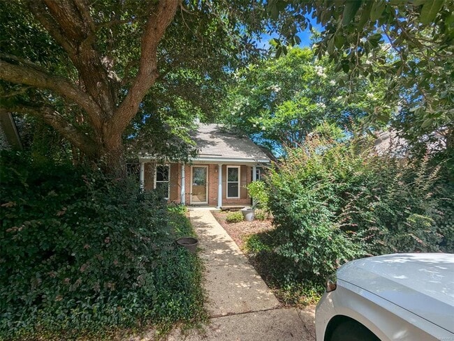 Foto del edificio - 557 Forest Ridge Ct