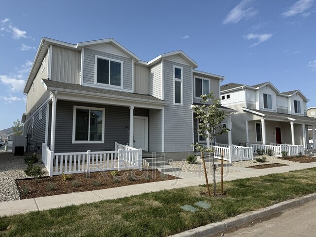 Building Photo - 203 E Arcade Dr