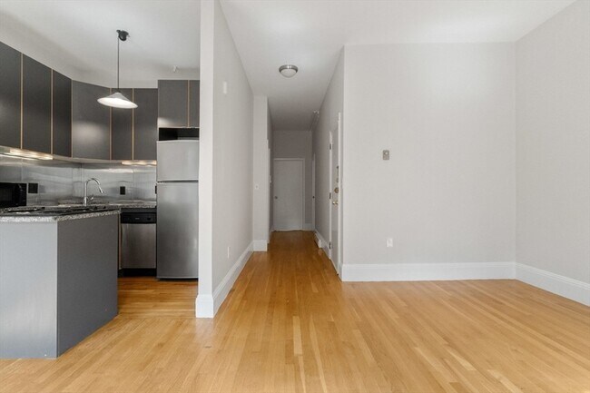 Building Photo - 182 W Brookline St