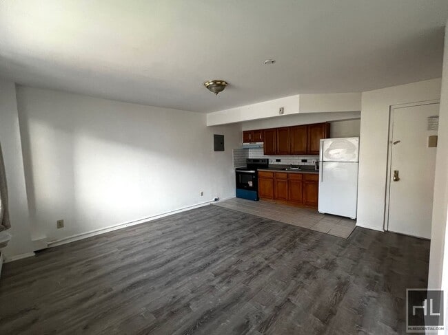 Building Photo - 111 STREET