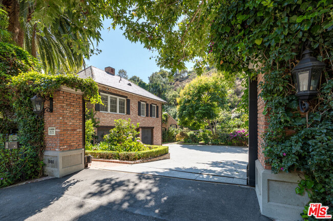 Building Photo - 1001 Rivas Canyon Rd
