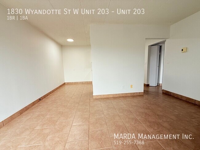Photo du bâtiment - FULLY RENOVATED 1-BEDROOM / 1-BATH APARTMENT IN WEST WINDSOR + HYDRO