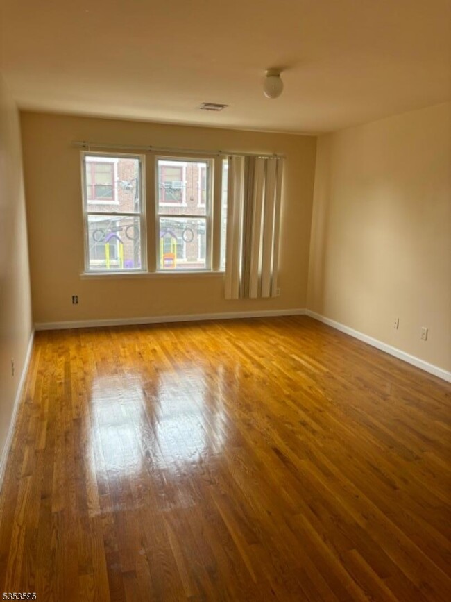 Building Photo - 631 S 18th St
