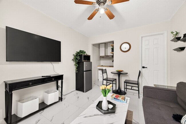 Foto del edificio - 15811 Natchez Brook Ln