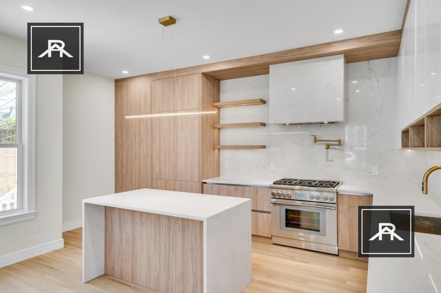 Foto principal - 4 bedroom in Brookline MA 02446