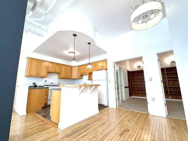 Foto del edificio - 1 bedroom Condo in Cawker Building