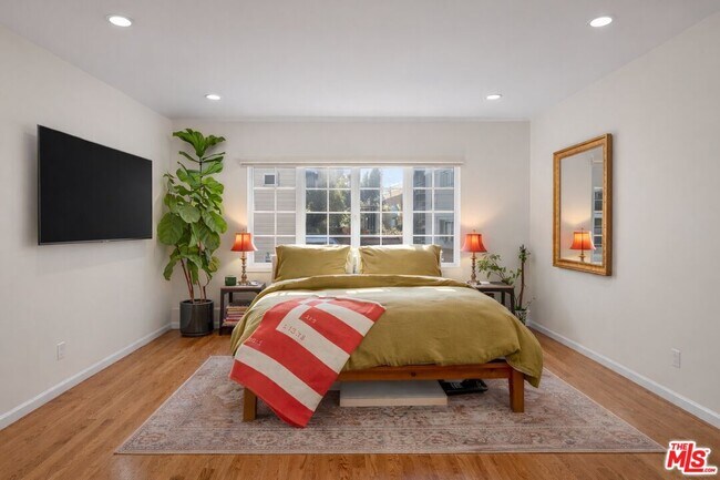 Foto del edificio - 8998 Lloyd Pl