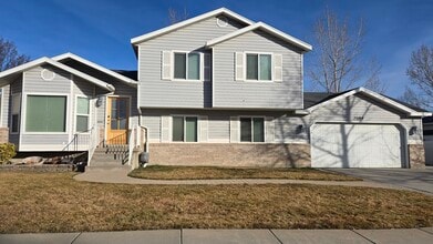 Building Photo - 2504 W Pine Needle Pl