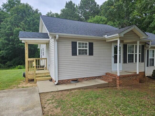 Frente - 305 Pope Field Rd #A