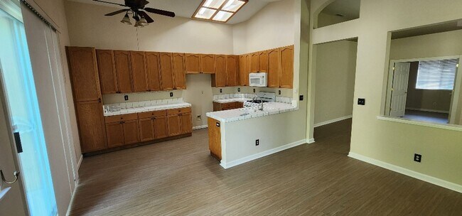 Foto del edificio - Beautiful Single-Story 4BR/2BA Home – Quiet Folsom Neighborhood