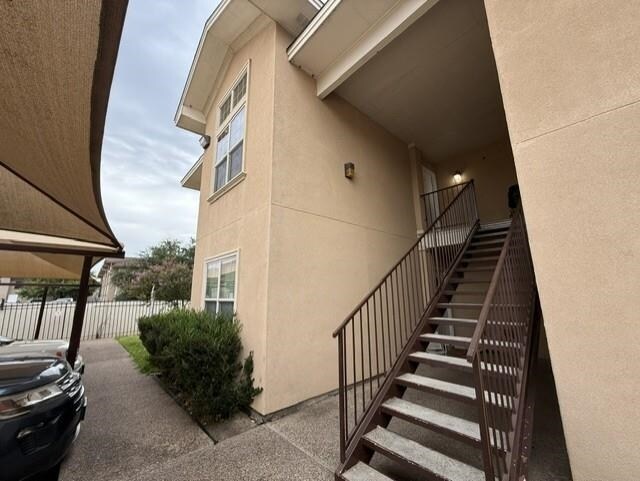 Foto del edificio - 2720 Camelot Dr