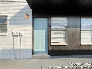 Building Photo - 2802 Lasses Blvd