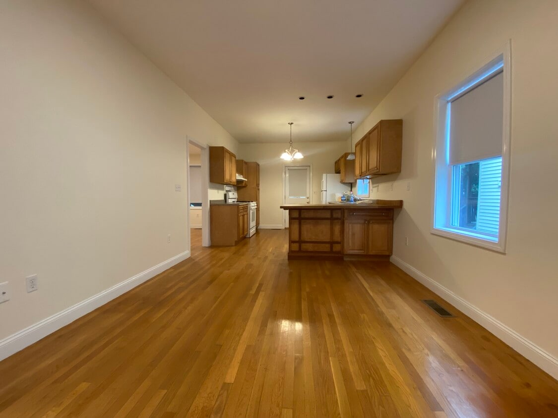 Primary Photo - 20 Clarendon St
