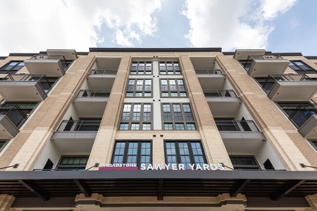 Foto del edificio - Take the hint and jump on this 1Br
