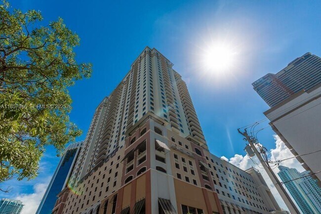 Foto del edificio - 999 SW 1st Ave