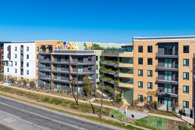 Building Photo - Pearl Springdale