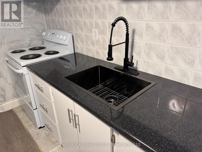 Building Photo - 2 Callander Dr