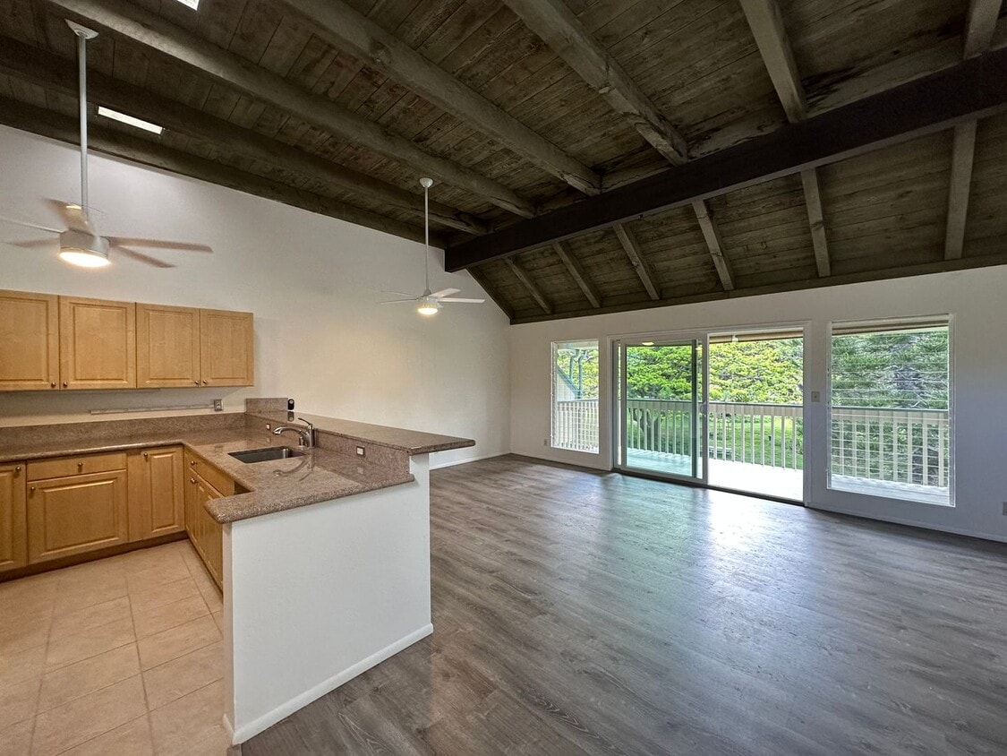 Primary Photo - Upgraded 3 bedroom/2 bath townhome at Yach...