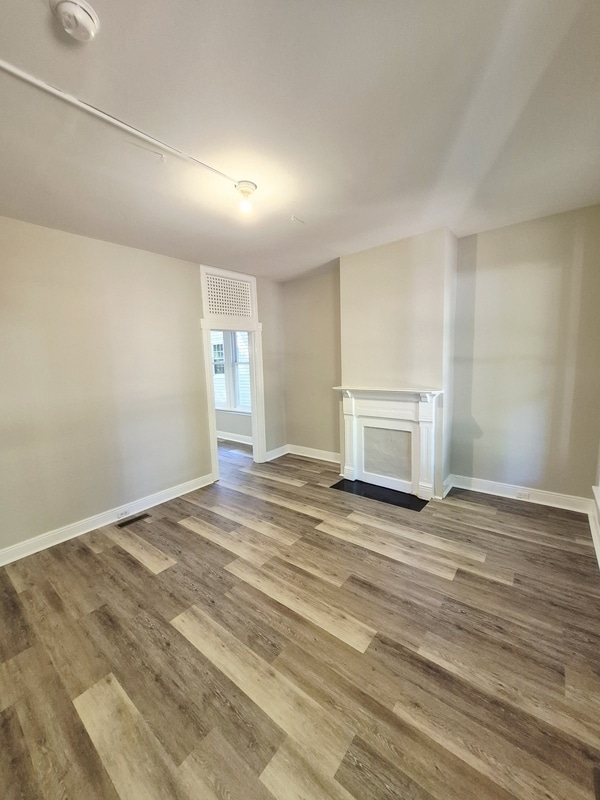 Building Photo - 3209 3rd Ave