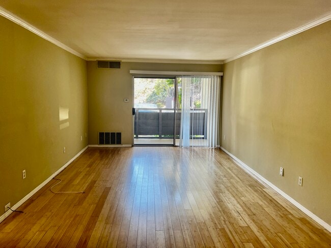 Building Photo - 1621 Hotel Cir S