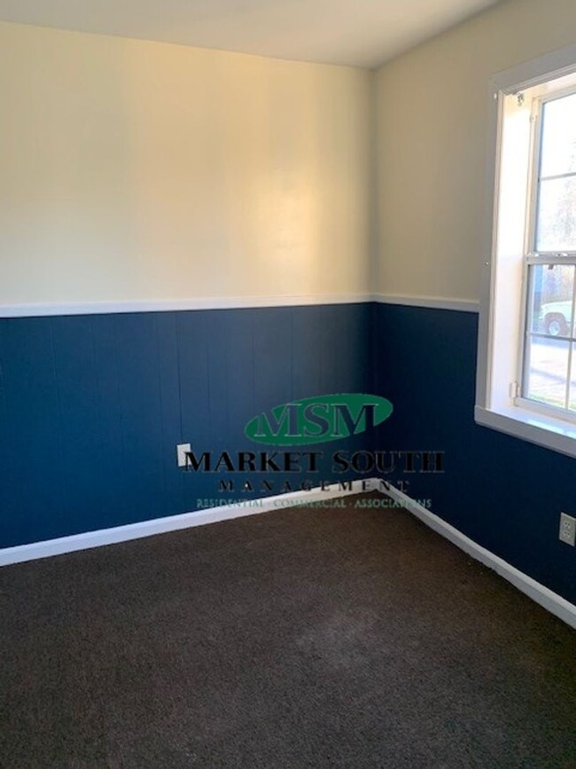 Building Photo - *REDUCED!*Railroad apartment on Bolton