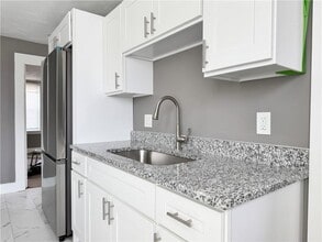 Building Photo - 910 Atwells Ave