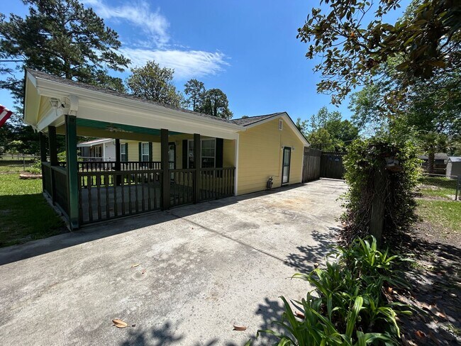 Building Photo - Charming 2 Bedroom/2.5 Bathroom home in Sandfly