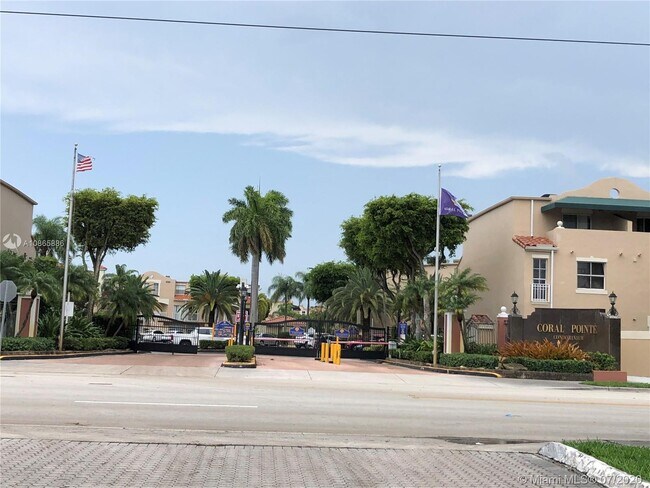 Foto del edificio - 8660 NW 6th Ln