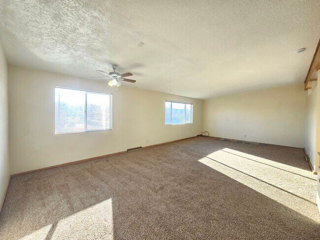 Building Photo - 302 N Argonne Rd