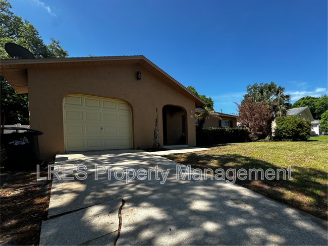 Building Photo - 910 Sycamore Ln