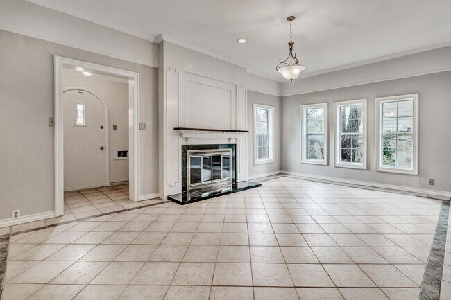 Foto del edificio - 3-BEDROOM IN ALAMO HEIGHTS W/ POOL
