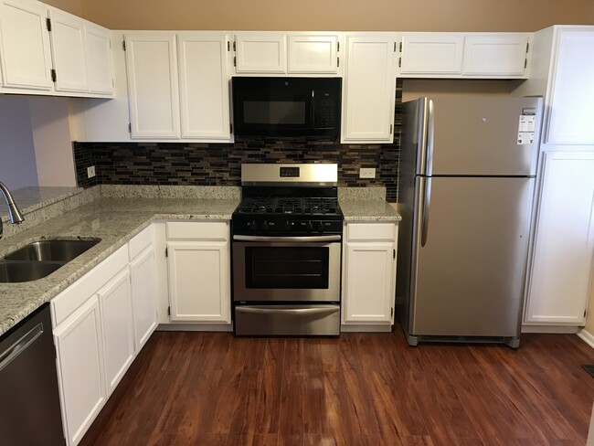 Kitchen with SS Appliances and Granite Countertops - 1602 Vermont Dr