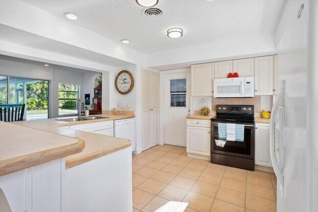 Building Photo - 3 Leeward Cir
