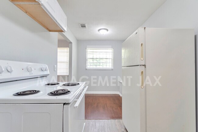 Building Photo - 2128 W 15th St