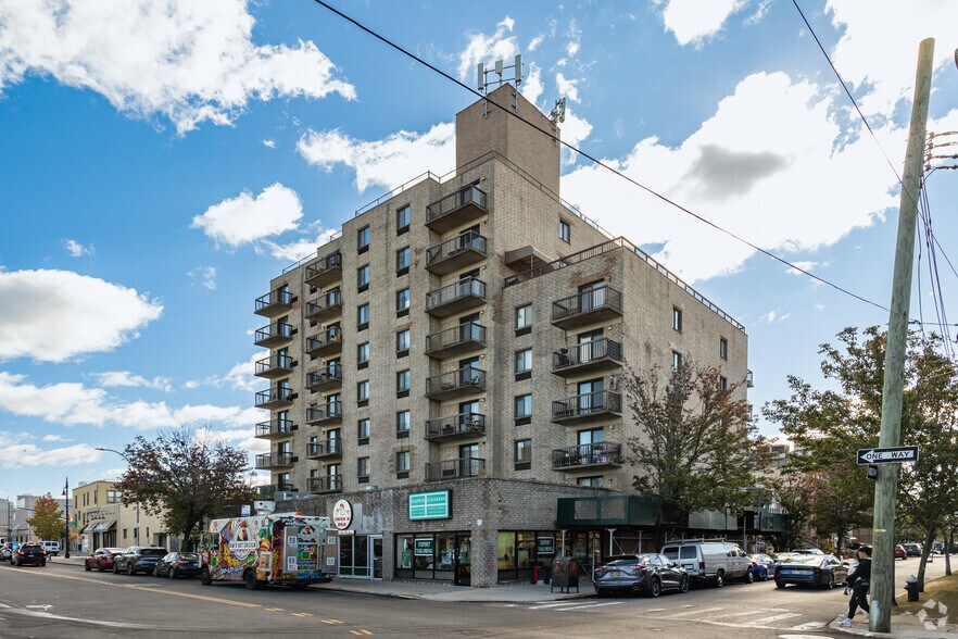 Bayside Plaza - 213-02 42nd Ave Bayside, NY 11361 | Apartments.com