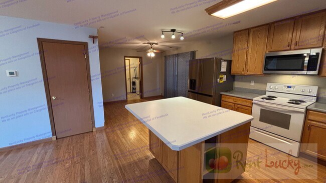 Building Photo - Well Maintained, 3 Bed/2.5 Bath with Office!, Pride of Ownership Home In Silver Creek