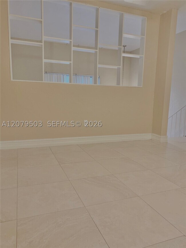 Building Photo - 10901 N Kendall Dr