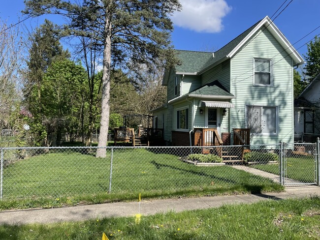 Building Photo - 1013 S Eaton St