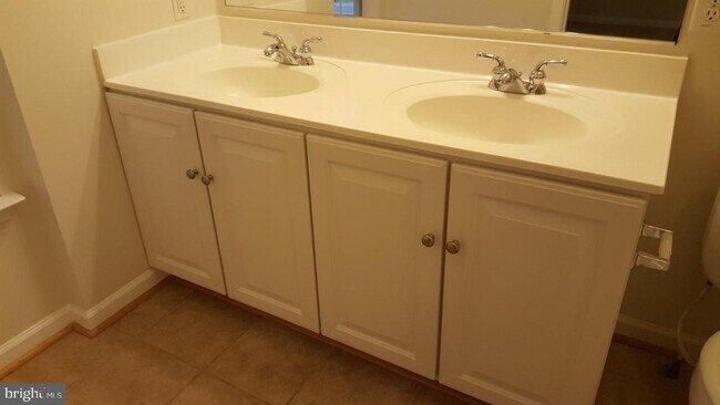 Building Photo - 20825 Shamrock Glen Cir