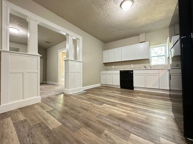 Building Photo - 4 Bedroom 2 Bathroom Home in Winterset