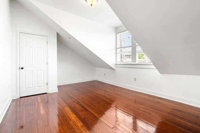 Building Photo - 2324 Ursulines Ave