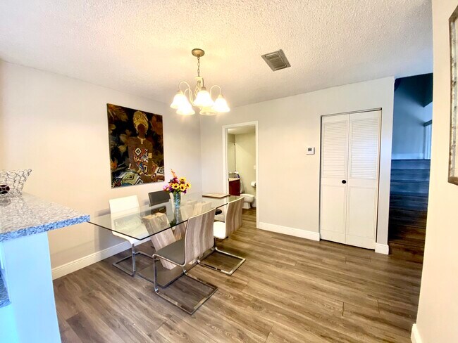 Building Photo - 348 Lake Arbor Dr