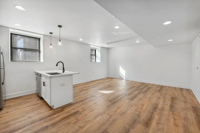 Foto del edificio - 2219 N Hamilton Ave